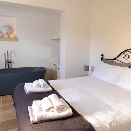 Terra Sessana Ville E Trullo Con Piscina Privata Остуни Екстериор снимка