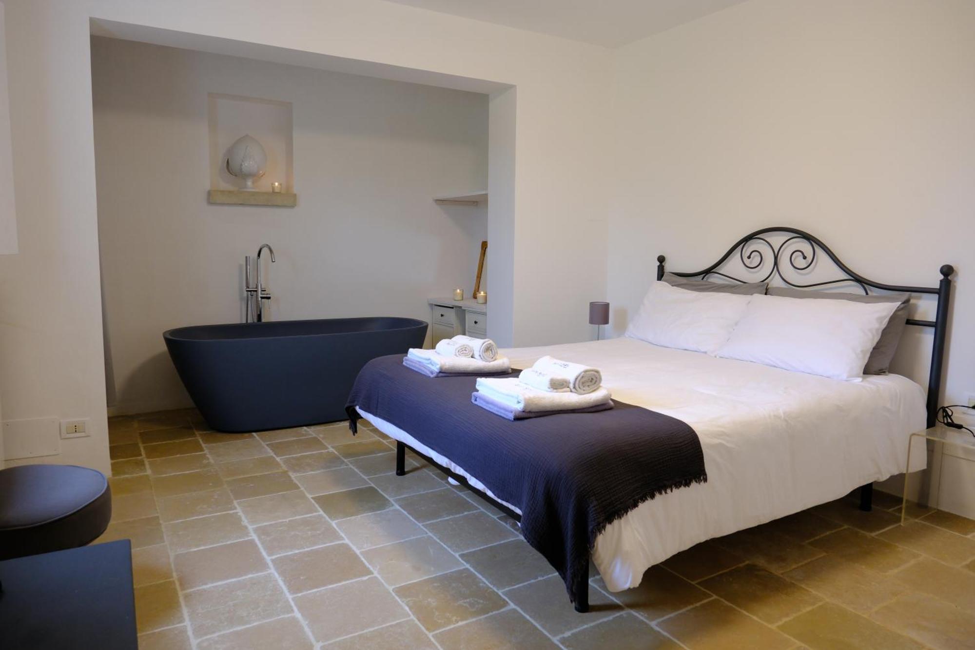 Terra Sessana Ville E Trullo Con Piscina Privata Остуни Екстериор снимка