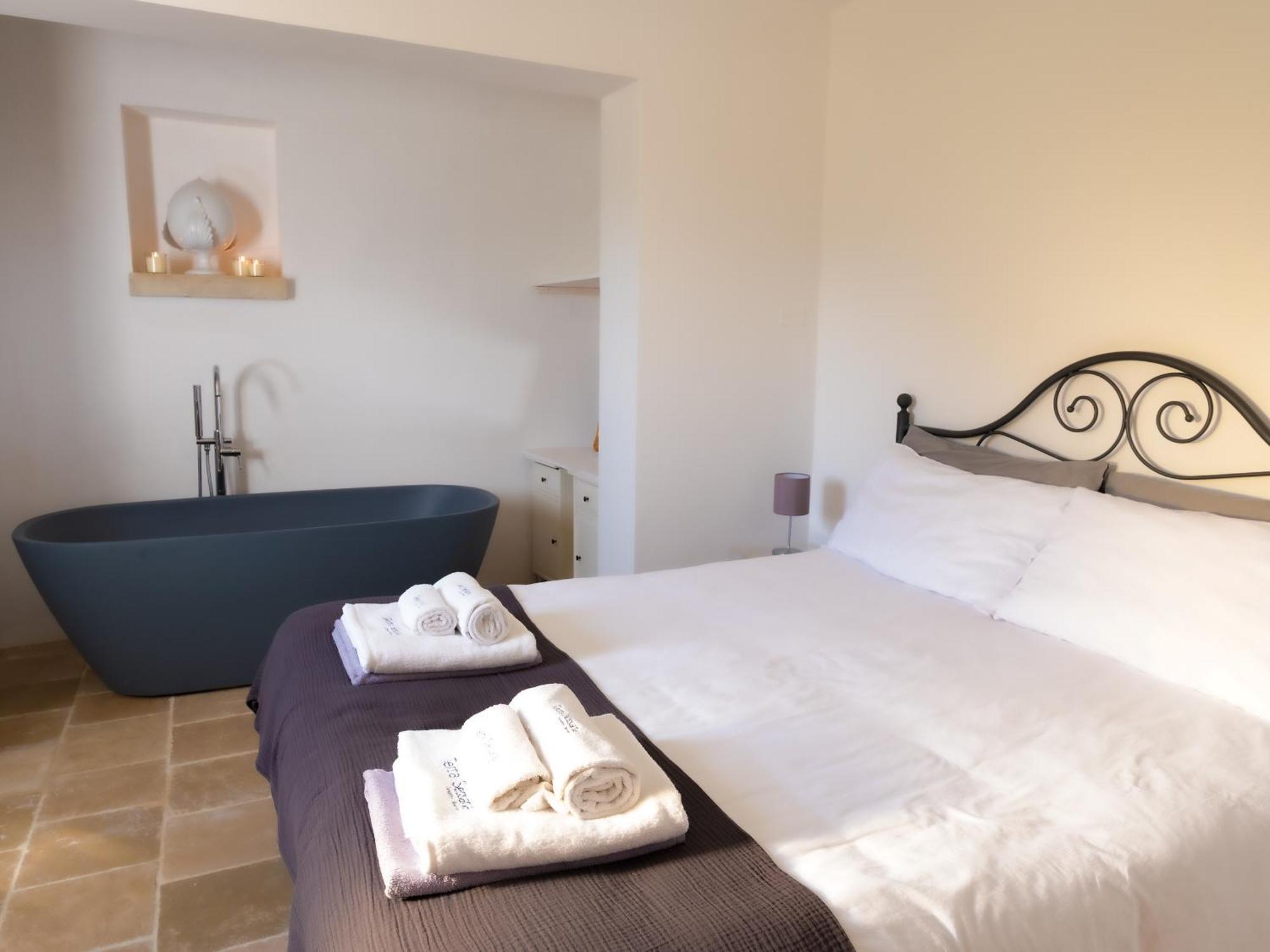 Terra Sessana Ville E Trullo Con Piscina Privata Остуни Екстериор снимка